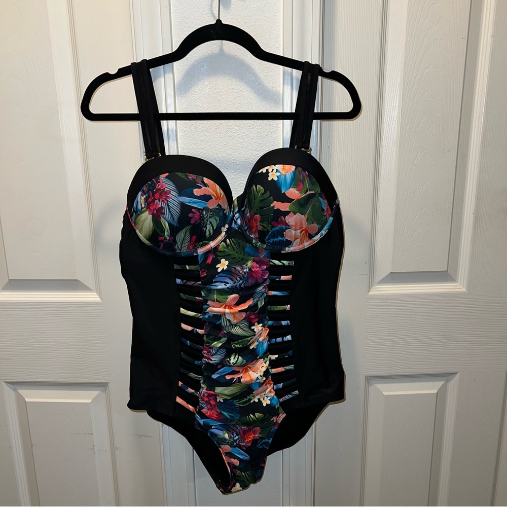 SWIMSUITS FOR ALL PADDED FLORAL CRISSCROSS ACCENT SWIMSUIT (CC3)
